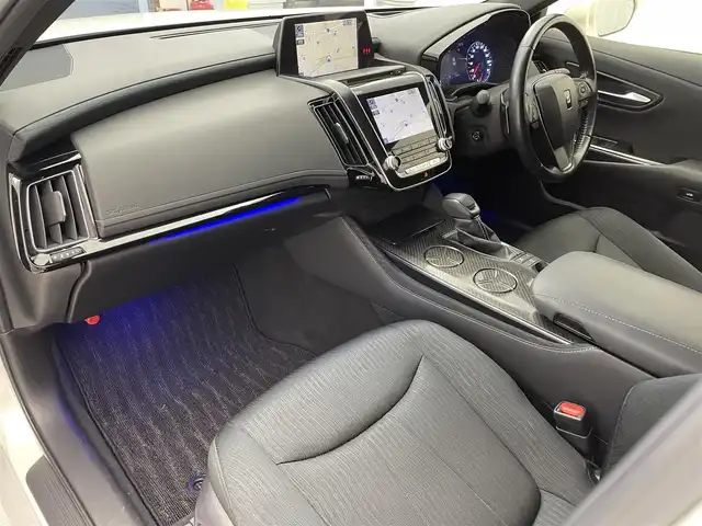 トヨタ クラウン ハイブリッド RS 滋賀県 2019(令1)年 4.4万km ホワイトパールクリスタルシャイン 純正ナビ/【CD/DVD/USB/Bluetooth/フルセグTV】/バックカメラ/ビルトインETC/ドライブレコーダー/トヨタセーフティセンス/・レーントレーシングアシスト/・レーダークルーズコントロール/・プリクラッシュセーフティ/・ロードサインアシスト/・先行車発進告知機能/パワーシート/シートヒーター/ステアリングヒーター/3眼LEDヘッドライト/フォグランプ/オートライト/ダウンサス/プッシュスタート/スマートキー