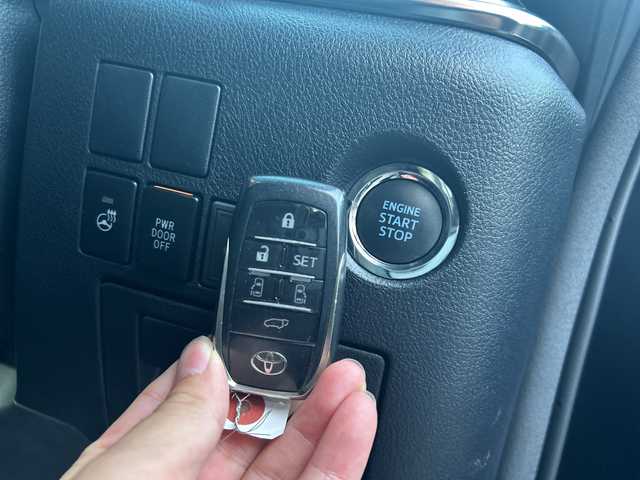 トヨタ ヴェルファイア Z Gエディション 大阪府 2016(平28)年 5.6万km ブラック １０インチナビ（フルセグ/Bluetooth)/フルモデリスタ　/後席モニター　/両側パワスラ/衝突被害軽減システム　/レーンキープアシスト　/横滑り防止装置　/オートマチックハイビーム　/バックカメラ　/パワーシート　/ハーフレザー　/純正アルミホイール/純正フロアマット/純正LEDライト/ビルトインETC/ドライブレコーダー/スペアキー1本