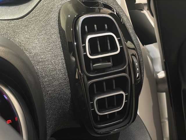 シトロエン シトロエン Ｃ３ エアクロス シャインパッケージ 新潟県 2023(令5)年 1.1万km ブランバンキーズ パノラミックサンルーフ/クルーズコントロール/アクティブセーフティブレーキ/レーンディパーチャーウォーニング/パークアシスト/インテリジェントハイビーム/ディスプレイオーディオ/ワイヤレスチャージ/バックカメラ/アドバンスドグリップコントロール/ダウンヒルアシスト/ドラレコ/ETC
