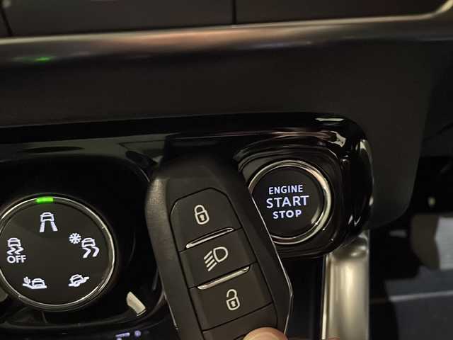 シトロエン シトロエン Ｃ３ エアクロス シャインパッケージ 新潟県 2023(令5)年 1.1万km ブランバンキーズ パノラミックサンルーフ/クルーズコントロール/アクティブセーフティブレーキ/レーンディパーチャーウォーニング/パークアシスト/インテリジェントハイビーム/ディスプレイオーディオ/ワイヤレスチャージ/バックカメラ/アドバンスドグリップコントロール/ダウンヒルアシスト/ドラレコ/ETC