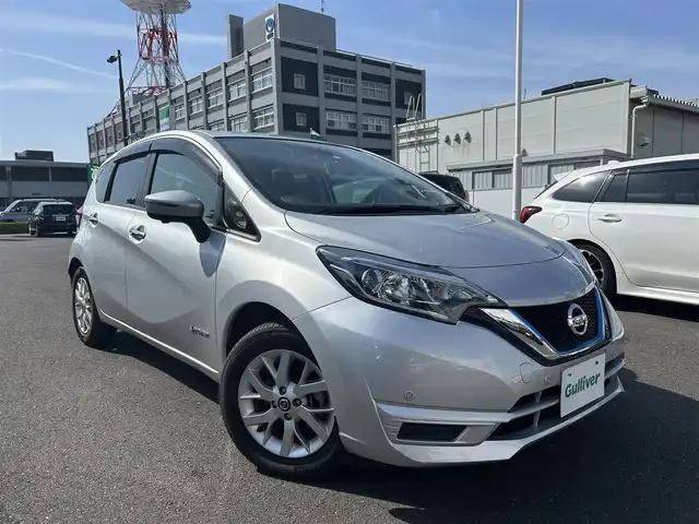 日産 ノート e－パワー X Vセレクション 島根県 2020(令2)年 2.5万km ブリリアントシルバー 純正SDナビ /（CD/DVD/SD/BT）/フルセグTV /全方位/バックカメラ　/LEDヘッドライト　/スマートキー　/プッシュスタート　/衝突軽減ブレーキ　/レーンアシスト/コーナーセンサー　/オートライト　/純正フロアマット/ドアバイザー/スペアキー1本