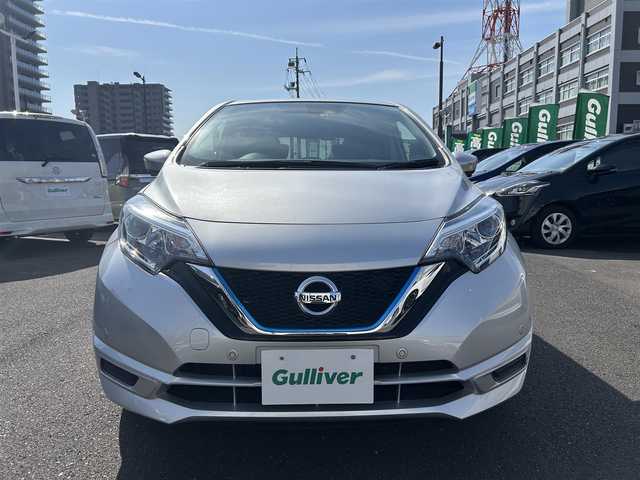 日産 ノート e－パワー X Vセレクション 島根県 2020(令2)年 2.5万km ブリリアントシルバー 純正SDナビ /（CD/DVD/SD/BT）/フルセグTV /全方位/バックカメラ　/LEDヘッドライト　/スマートキー　/プッシュスタート　/衝突軽減ブレーキ　/レーンアシスト/コーナーセンサー　/オートライト　/純正フロアマット/ドアバイザー/スペアキー1本