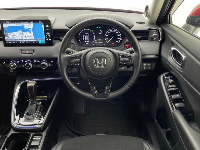 ホンダ ヴェゼル ハイブリッド e:HEV Z 宮崎県 2021(令3)年 2万km プレミアムクリスタルレッドM 禁煙車/ホンダセンシング/純正9型ディスプレイオーディオナビTV/（HONDA CONNECT/USB/HDMI/Bluetooth/フルセグTV)/純正ビルトイン2.0ETC/純正ドライブレコーダー/純正LEDオートライト/純正LEDフォグ/純正18インチアルミ/純正フロアマット/アダプティブクルーズコントロール/レーンディパーチャーアラート/ブラインドスポットモニター/ダウンヒルアシストコントロール/クリアランスソナー/ウインカードアミラー/パドルシフト/置くだけ充電/ステアリングヒーター/前席シートヒーター/デュアルオートエアコン/スマートキー/プッシュエンジンスタート/スペアキー