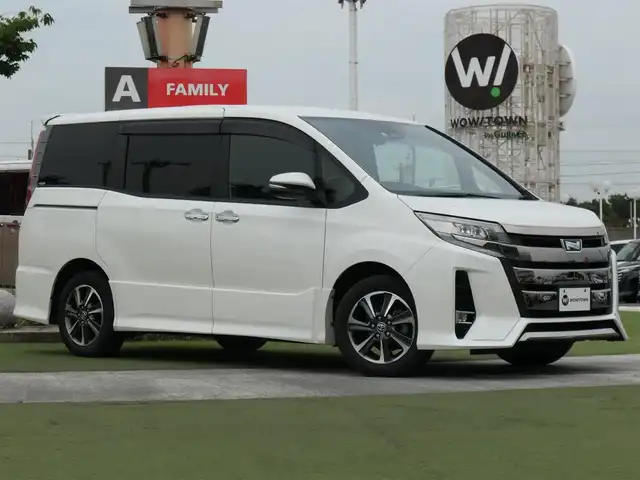 トヨタ ノア Si ダブルバイビーⅡ 千葉県 2019(平31)年 4.3万km ホワイトパールクリスタルシャイン 205/60R16/Toyota Safety Sense/・プリクラッシュセーフティ/・レーンディパーチャーアラート/・オートハイビーム/クルーズコントロール/両側パワースライドドア/純正SDナビ/地デジTV/【DVD/CD再生機能　Bluetooth接続】/バックカメラ/革巻きステアリング/ハーフレザーシート/ETC/LEDヘッドライト/クリアランスソナー/純正16インチアルミホイル/スマートキー