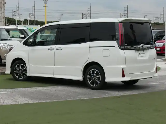 トヨタ ノア Si ダブルバイビーⅡ 千葉県 2019(平31)年 4.3万km ホワイトパールクリスタルシャイン 205/60R16/Toyota Safety Sense/・プリクラッシュセーフティ/・レーンディパーチャーアラート/・オートハイビーム/クルーズコントロール/両側パワースライドドア/純正SDナビ/地デジTV/【DVD/CD再生機能　Bluetooth接続】/バックカメラ/革巻きステアリング/ハーフレザーシート/ETC/LEDヘッドライト/クリアランスソナー/純正16インチアルミホイル/スマートキー