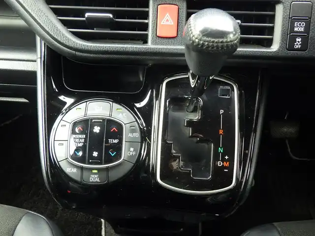 トヨタ ノア Si ダブルバイビーⅡ 千葉県 2019(平31)年 4.3万km ホワイトパールクリスタルシャイン 205/60R16/Toyota Safety Sense/・プリクラッシュセーフティ/・レーンディパーチャーアラート/・オートハイビーム/クルーズコントロール/両側パワースライドドア/純正SDナビ/地デジTV/【DVD/CD再生機能　Bluetooth接続】/バックカメラ/革巻きステアリング/ハーフレザーシート/ETC/LEDヘッドライト/クリアランスソナー/純正16インチアルミホイル/スマートキー
