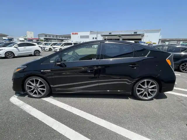 トヨタ プリウス S ツーリングセレ G’s 熊本県 2013(平25)年 11.1万km ブラック (株)IDOMが運営する【じしゃロン熊本店】の自社ローン専用車両になります/こちらは現金またはオートローンご利用時の価格です。自社ローンご希望の方は別途その旨お申付け下さい./社外ナビ/バックカメラ/ステアリングスイッチ/ビルトインETC/純正フロアマット/ステアリングスイッチ/スマートキープッシュスタート/LEDヘットライト
