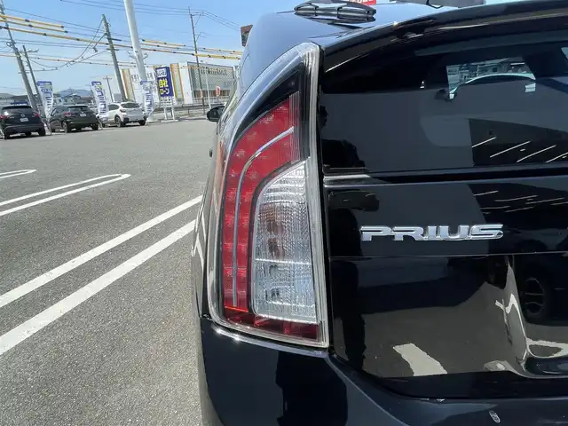 トヨタ プリウス S ツーリングセレ G’s 熊本県 2013(平25)年 11.1万km ブラック (株)IDOMが運営する【じしゃロン熊本店】の自社ローン専用車両になります/こちらは現金またはオートローンご利用時の価格です。自社ローンご希望の方は別途その旨お申付け下さい./社外ナビ/バックカメラ/ステアリングスイッチ/ビルトインETC/純正フロアマット/ステアリングスイッチ/スマートキープッシュスタート/LEDヘットライト
