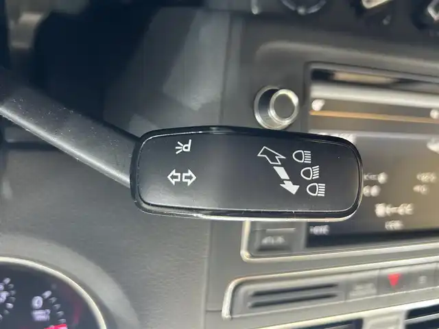 フォルクスワーゲン ポロ TSIコンフォートライン 岩手県 2016(平28)年 9.1万km サンセットレッドM AM/FM/Bluetooth/純正オーディオ/ETC/横滑り防止装置/アイドリングストップ/社外15インチAW/フロアマット/スペアキー/USB入力端子/エアバッグW＋サイド/カーテンエアバッグ