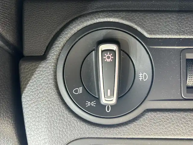 フォルクスワーゲン ポロ TSIコンフォートライン 岩手県 2016(平28)年 9.1万km サンセットレッドM AM/FM/Bluetooth/純正オーディオ/ETC/横滑り防止装置/アイドリングストップ/社外15インチAW/フロアマット/スペアキー/USB入力端子/エアバッグW＋サイド/カーテンエアバッグ