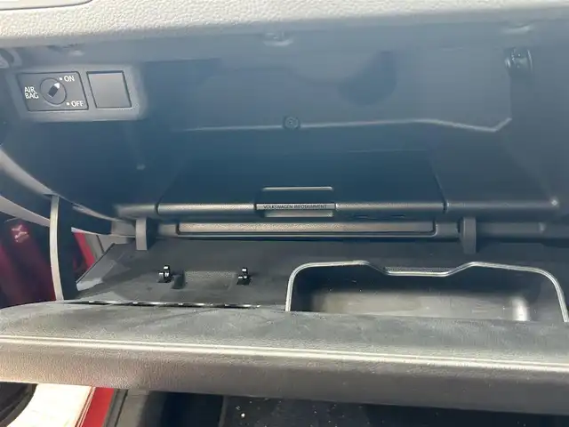フォルクスワーゲン ポロ TSIコンフォートライン 岩手県 2016(平28)年 9.1万km サンセットレッドM AM/FM/Bluetooth/純正オーディオ/ETC/横滑り防止装置/アイドリングストップ/社外15インチAW/フロアマット/スペアキー/USB入力端子/エアバッグW＋サイド/カーテンエアバッグ