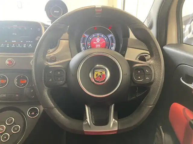 アバルト ５９５Ｃ ツーリズモ 熊本県 2018(平30)年 5.2万km ホワイト ・キーレス/・電動キャンバストップ/・赤革シート/・純正ディスプレイオーディオ/・ETC/・ドライブレコーダー(前方録画)/・HID/・純正マット