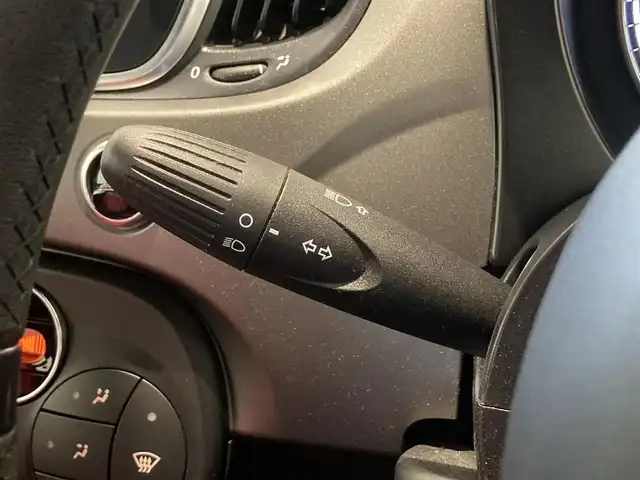 アバルト ５９５Ｃ ツーリズモ 熊本県 2018(平30)年 5.2万km ホワイト ・キーレス/・電動キャンバストップ/・赤革シート/・純正ディスプレイオーディオ/・ETC/・ドライブレコーダー(前方録画)/・HID/・純正マット