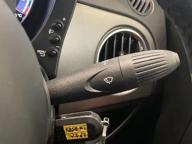 アバルト ５９５Ｃ ツーリズモ 熊本県 2018(平30)年 5.2万km ホワイト ・キーレス/・電動キャンバストップ/・赤革シート/・純正ディスプレイオーディオ/・ETC/・ドライブレコーダー(前方録画)/・HID/・純正マット