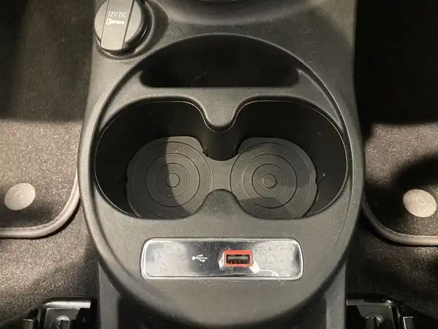アバルト ５９５Ｃ ツーリズモ 熊本県 2018(平30)年 5.2万km ホワイト ・キーレス/・電動キャンバストップ/・赤革シート/・純正ディスプレイオーディオ/・ETC/・ドライブレコーダー(前方録画)/・HID/・純正マット