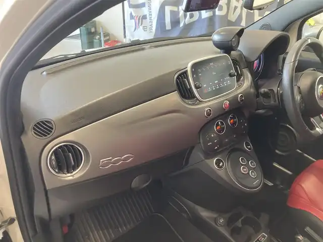 アバルト ５９５Ｃ ツーリズモ 熊本県 2018(平30)年 5.2万km ホワイト ・キーレス/・電動キャンバストップ/・赤革シート/・純正ディスプレイオーディオ/・ETC/・ドライブレコーダー(前方録画)/・HID/・純正マット