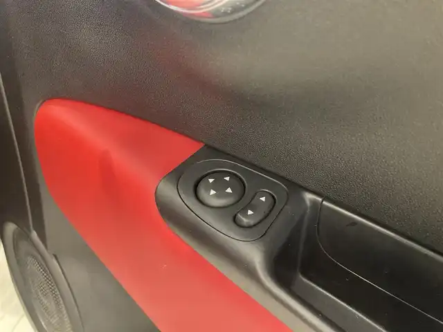 アバルト ５９５Ｃ ツーリズモ 熊本県 2018(平30)年 5.2万km ホワイト ・キーレス/・電動キャンバストップ/・赤革シート/・純正ディスプレイオーディオ/・ETC/・ドライブレコーダー(前方録画)/・HID/・純正マット