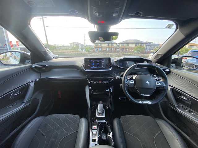 プジョー プジョー ２００８ GT ドライブエディション 福岡県 2021(令3)年 2.1万km パール ・1オーナー/・サンルーフ/・アクティブクルーズコントロール/・USB/Bluetooth/AppleCarPlay/・バックカメラ/・ハーフレザーシート/シートヒーター/・社外ドライブレコーダー/・社外ETC/・純正18AW/・プッシュスタート/・パーキングアシスト/・アイドリングストップ/・スマートキー/・レーンキープアシスト/・オートライト/・LEDライト/・ワイヤレス充電/・ディスプレイオーディオ
