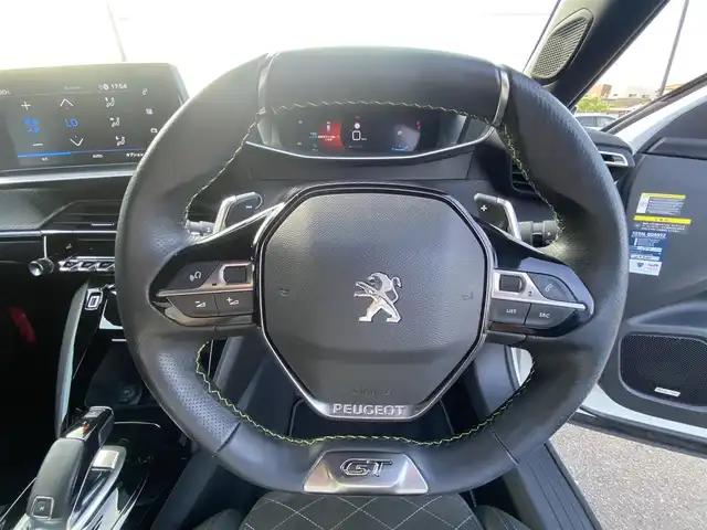 プジョー プジョー ２００８ GT ドライブエディション 福岡県 2021(令3)年 2.1万km パール ・1オーナー/・サンルーフ/・アクティブクルーズコントロール/・USB/Bluetooth/AppleCarPlay/・バックカメラ/・ハーフレザーシート/シートヒーター/・社外ドライブレコーダー/・社外ETC/・純正18AW/・プッシュスタート/・パーキングアシスト/・アイドリングストップ/・スマートキー/・レーンキープアシスト/・オートライト/・LEDライト/・ワイヤレス充電/・ディスプレイオーディオ