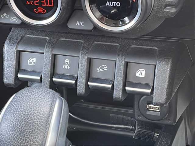 スズキ ジムニー XC 静岡県 2022(令4)年 4.2万km ピュアホワイトP ４WD/ワンオーナー/純正8インチナビ/(CD/DVD/BT/AM/FM)/プッシュスタート/ビルトインETC/ステアリングスイッチ/クルーズコントロール/前後ドライブレコーダー/アイドリングストップ/シートヒーター/フロアマット/電動格納ミラー/ウィンカーミラー/LEDヘッドライト/フォグランプ/純正16インチAW/衝突被害軽減システム/ダウンヒルアシストコントロール/クリアランスソナー/横滑り防止装置/スマートキー