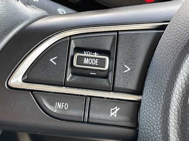 スズキ ジムニー XC 静岡県 2022(令4)年 4.2万km ピュアホワイトP ４WD/ワンオーナー/純正8インチナビ/(CD/DVD/BT/AM/FM)/プッシュスタート/ビルトインETC/ステアリングスイッチ/クルーズコントロール/前後ドライブレコーダー/アイドリングストップ/シートヒーター/フロアマット/電動格納ミラー/ウィンカーミラー/LEDヘッドライト/フォグランプ/純正16インチAW/衝突被害軽減システム/ダウンヒルアシストコントロール/クリアランスソナー/横滑り防止装置/スマートキー