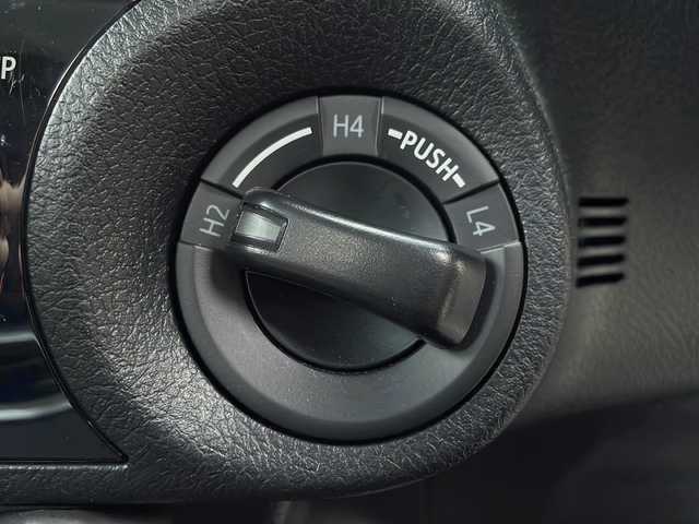 トヨタ ハイラックス Z 道北・旭川 2023(令5)年 0.6万km アティチュードブラックマイカ ・4WD/・禁煙車/・寒冷地仕様/・ワンオーナー/・純正SDナビ/SD/フルセグ/CD/DVD/BT/・GRスポーツバー/OP価格￥110/000-/・純正ベッドライナー/OP価格￥105/600-/・社外前後ドライブレコーダー/・LEDヘッドライト/・ステアリングリモコン/・クルーズコントロール/・レーンディパーチャーアラート/・プリクラッシュセーフティ/・ロードサインアシスト/・ダウンヒルアシスト/・ワイパーデアイサー/・ドアミラーヒーター/・純正17インチAWデ/・前後コーナーセンサー/・センターデフロック/・保証書/・取説