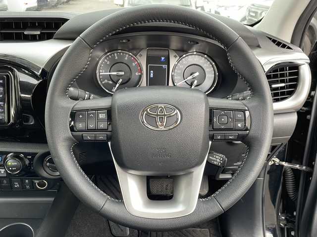 トヨタ ハイラックス Z 道北・旭川 2023(令5)年 0.6万km アティチュードブラックマイカ ・4WD/・禁煙車/・寒冷地仕様/・ワンオーナー/・純正SDナビ/SD/フルセグ/CD/DVD/BT/・GRスポーツバー/OP価格￥110/000-/・純正ベッドライナー/OP価格￥105/600-/・社外前後ドライブレコーダー/・LEDヘッドライト/・ステアリングリモコン/・クルーズコントロール/・レーンディパーチャーアラート/・プリクラッシュセーフティ/・ロードサインアシスト/・ダウンヒルアシスト/・ワイパーデアイサー/・ドアミラーヒーター/・純正17インチAWデ/・前後コーナーセンサー/・センターデフロック/・保証書/・取説