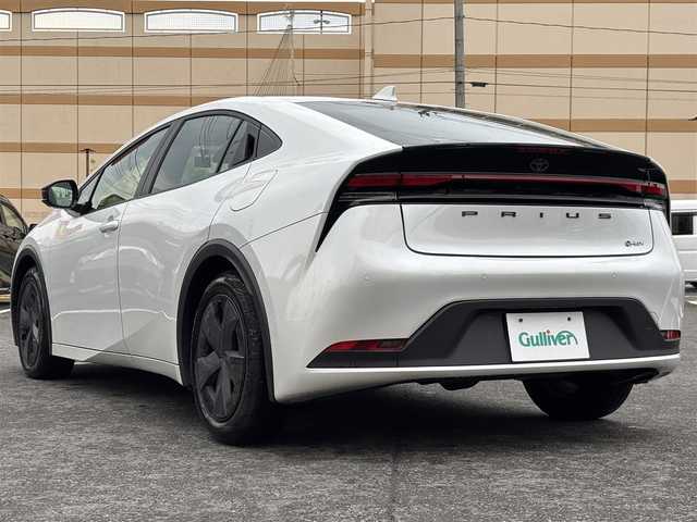 トヨタ プリウス U 宮城県 2024(令6)年 3.2万km プラチナホワイトパールマイカ 登録時走行距離31965km/純正ディスプレイオーディオ/レーダークルコン/BT・ミラキャスト/ブラインドスポットモニター/オートライト/オートハイビーム/ドラレコ/レーンキープ/プリクラッシュ/横滑り防止