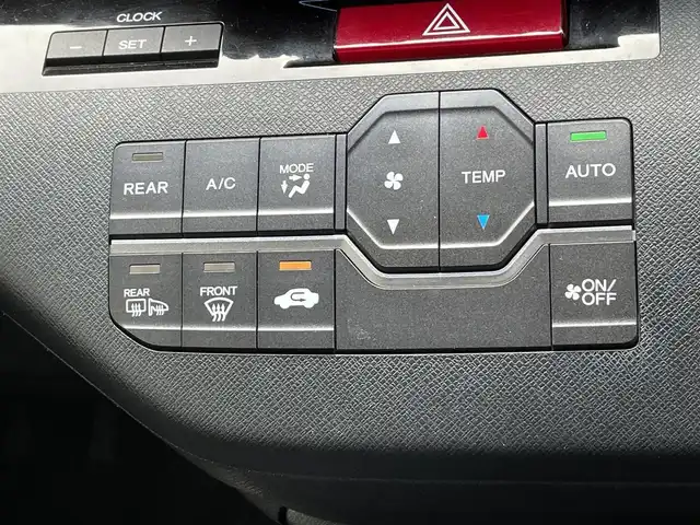 ホンダ ステップワゴン スパーダ Z クールスピリット 岡山県 2013(平25)年 9.3万km プレミアムコスミックバイオレットパール (株)IDOMが運営する【じしゃロン岡山店】の自社ローン専用車両です。こちらは現金またはオートローンご利用時の価格です。 自社ローンご希望の方は別途その旨お申し付け下さい/・純正ナビゲーション/・両側電動スライドドア/・後席モニター/・ＥＴＣ/・クルコン
