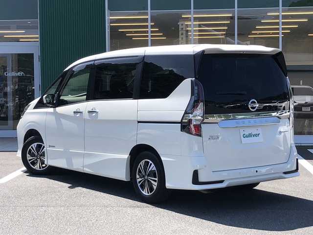 日産 セレナ e－パワー ハイウェイスター V 愛媛県 2021(令3)年 3.3万km ブリリアントホワイトパール メーカーオプションナビ/・CD/DVD/Blu-ray/・Bluetooth/MSV/SD/アラウンドビューカメラ/・フロントカメラ/・左サイドカメラ/・バックカメラ/前方ドライブレコーダー/ETC/プロパイロット/・安全装置/衝突軽減ブレーキ/レーンキープアシスト/側方、後側方支援/標識認識機能/クリアランスソナー /レーダークルーズコントロール/両側パワースライドドア /・左側ハンズフリードア/デジタルインナーミラー/オートブレーキホールド/2列目サンシェード