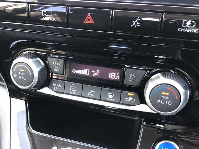 日産 セレナ e－パワー ハイウェイスター V 愛媛県 2021(令3)年 3.3万km ブリリアントホワイトパール メーカーオプションナビ/・CD/DVD/Blu-ray/・Bluetooth/MSV/SD/アラウンドビューカメラ/・フロントカメラ/・左サイドカメラ/・バックカメラ/前方ドライブレコーダー/ETC/プロパイロット/・安全装置/衝突軽減ブレーキ/レーンキープアシスト/側方、後側方支援/標識認識機能/クリアランスソナー /レーダークルーズコントロール/両側パワースライドドア /・左側ハンズフリードア/デジタルインナーミラー/オートブレーキホールド/2列目サンシェード