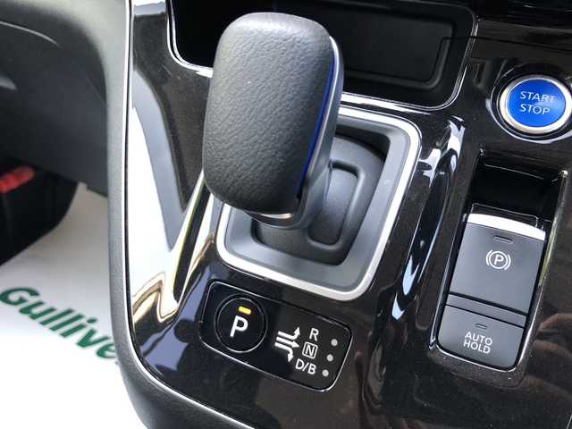日産 セレナ e－パワー ハイウェイスター V 愛媛県 2021(令3)年 3.3万km ブリリアントホワイトパール メーカーオプションナビ/・CD/DVD/Blu-ray/・Bluetooth/MSV/SD/アラウンドビューカメラ/・フロントカメラ/・左サイドカメラ/・バックカメラ/前方ドライブレコーダー/ETC/プロパイロット/・安全装置/衝突軽減ブレーキ/レーンキープアシスト/側方、後側方支援/標識認識機能/クリアランスソナー /レーダークルーズコントロール/両側パワースライドドア /・左側ハンズフリードア/デジタルインナーミラー/オートブレーキホールド/2列目サンシェード