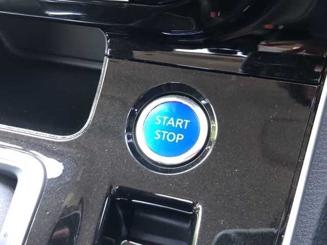 日産 セレナ e－パワー ハイウェイスター V 愛媛県 2021(令3)年 3.3万km ブリリアントホワイトパール メーカーオプションナビ/・CD/DVD/Blu-ray/・Bluetooth/MSV/SD/アラウンドビューカメラ/・フロントカメラ/・左サイドカメラ/・バックカメラ/前方ドライブレコーダー/ETC/プロパイロット/・安全装置/衝突軽減ブレーキ/レーンキープアシスト/側方、後側方支援/標識認識機能/クリアランスソナー /レーダークルーズコントロール/両側パワースライドドア /・左側ハンズフリードア/デジタルインナーミラー/オートブレーキホールド/2列目サンシェード