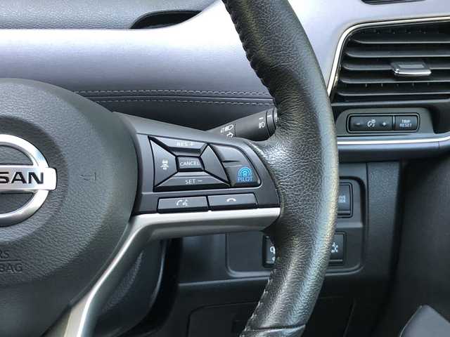 日産 セレナ e－パワー ハイウェイスター V 愛媛県 2021(令3)年 3.3万km ブリリアントホワイトパール メーカーオプションナビ/・CD/DVD/Blu-ray/・Bluetooth/MSV/SD/アラウンドビューカメラ/・フロントカメラ/・左サイドカメラ/・バックカメラ/前方ドライブレコーダー/ETC/プロパイロット/・安全装置/衝突軽減ブレーキ/レーンキープアシスト/側方、後側方支援/標識認識機能/クリアランスソナー /レーダークルーズコントロール/両側パワースライドドア /・左側ハンズフリードア/デジタルインナーミラー/オートブレーキホールド/2列目サンシェード