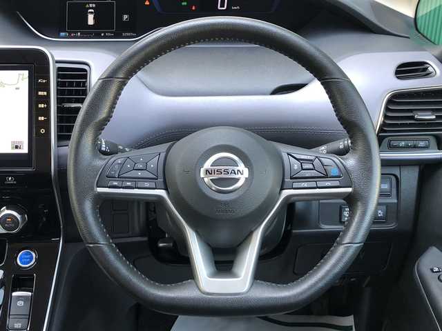 日産 セレナ e－パワー ハイウェイスター V 愛媛県 2021(令3)年 3.3万km ブリリアントホワイトパール メーカーオプションナビ/・CD/DVD/Blu-ray/・Bluetooth/MSV/SD/アラウンドビューカメラ/・フロントカメラ/・左サイドカメラ/・バックカメラ/前方ドライブレコーダー/ETC/プロパイロット/・安全装置/衝突軽減ブレーキ/レーンキープアシスト/側方、後側方支援/標識認識機能/クリアランスソナー /レーダークルーズコントロール/両側パワースライドドア /・左側ハンズフリードア/デジタルインナーミラー/オートブレーキホールド/2列目サンシェード