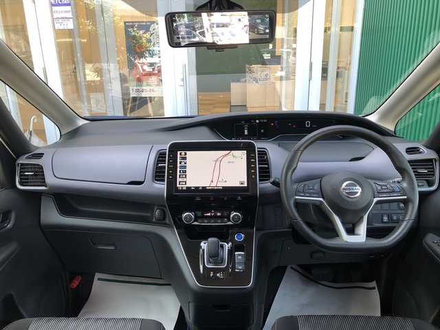 日産 セレナ e－パワー ハイウェイスター V 愛媛県 2021(令3)年 3.3万km ブリリアントホワイトパール メーカーオプションナビ/・CD/DVD/Blu-ray/・Bluetooth/MSV/SD/アラウンドビューカメラ/・フロントカメラ/・左サイドカメラ/・バックカメラ/前方ドライブレコーダー/ETC/プロパイロット/・安全装置/衝突軽減ブレーキ/レーンキープアシスト/側方、後側方支援/標識認識機能/クリアランスソナー /レーダークルーズコントロール/両側パワースライドドア /・左側ハンズフリードア/デジタルインナーミラー/オートブレーキホールド/2列目サンシェード