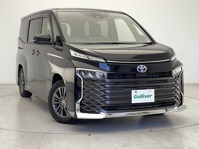 トヨタ ヴォクシー ハイブリッド S－G 千葉県 2022(令4)年 2.2万km アティチュードブラックマイカ 純正ディスプレイオーディオ/　CD/DVD/Bluetooth/フルセグTV/トヨタセーフティセンス/レーダークルーズコントロール/レーンキープアシスト/衝突軽減ブレーキ/クリアランスソナー/先行車発進警報/ロードサインアシスト/オートハイビーム/電動パーキング/オートホールド/純正フリップダウンモニター/両側パワスラ/LEDライト/バックカメラ/フロアマット
