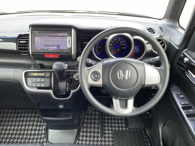 ホンダ Ｎ ＢＯＸ カスタム G SSパッケージ 山口県 2015(平27)年 4.4万km プレミアムゴールドパープルパール 純正ギャザーズメモリナビ/Bluetooth/ワンセグTV/バックカメラ/両側パワースライドドア/横滑り防止装置/シティブレーキシステム/プッシュスタート/スマートキー/HIDヘッドライト/フォグライト/オートライト/ETC/オートエアコン/純正14インチアルミホイール/ベンチシート/前席アームレスト/社外フロアマット/保証書・取説/スペアキー1個