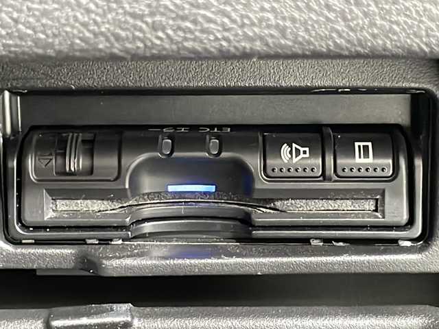 日産 セレナ ハイウェイスター プロパイロットED 広島県 2017(平29)年 5.5万km ブリリアントホワイトパール 純正9型ナビ/純正フリップダウンモニター/プロパイロット/ハンズフリーオートスライドドア/バックカメラ/衝突軽減ブレーキ/車線逸脱抑制/誤発進抑制/電動パーキングブレーキ/オートブレーキホールド/LEDヘッドランプ/オートライト/純正16インチAW/ETC/ドライブレコーダー