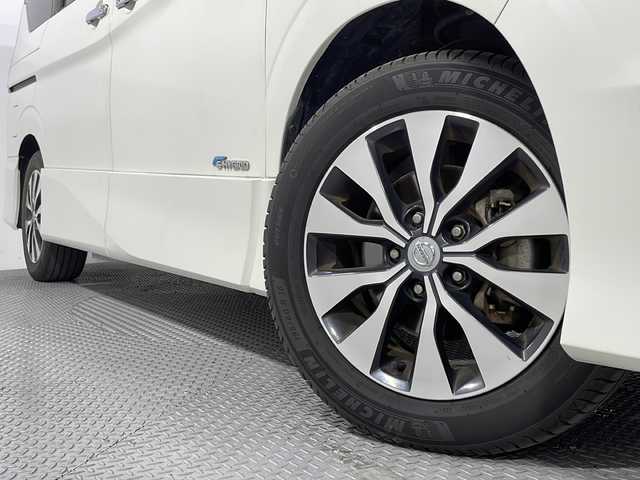 日産 セレナ ハイウェイスター プロパイロットED 広島県 2017(平29)年 5.5万km ブリリアントホワイトパール 純正9型ナビ/純正フリップダウンモニター/プロパイロット/ハンズフリーオートスライドドア/バックカメラ/衝突軽減ブレーキ/車線逸脱抑制/誤発進抑制/電動パーキングブレーキ/オートブレーキホールド/LEDヘッドランプ/オートライト/純正16インチAW/ETC/ドライブレコーダー