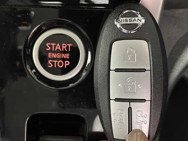日産 セレナ ハイウェイスター プロパイロットED 広島県 2017(平29)年 5.5万km ブリリアントホワイトパール 純正9型ナビ/純正フリップダウンモニター/プロパイロット/ハンズフリーオートスライドドア/バックカメラ/衝突軽減ブレーキ/車線逸脱抑制/誤発進抑制/電動パーキングブレーキ/オートブレーキホールド/LEDヘッドランプ/オートライト/純正16インチAW/ETC/ドライブレコーダー