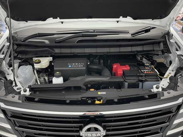 日産 セレナ e－パワー ハイウェイスター V 長野県 2025(令7)年 0.1千km 白Ⅱ 登録済未使用車/大型ナビ/（フルセグ/Bluetooth/HDMI）/全方位モニター/デジタルインナーミラー/両側電動スライドドア（ハンズフリー）/純正後席モニター/ビルトインETC2.0/衝突軽減ブレーキ/レーンキープアシスト/プロパイロット/前後コーナーセンサー/ブラインドスポットモニター/先行車発進お知らせ/標識認識機能/前後ドライブレコーダー/デジタルインナーミラー/置くだけ充電/オートホールド/スマートキー/スペアキー/取扱説明書/保証書