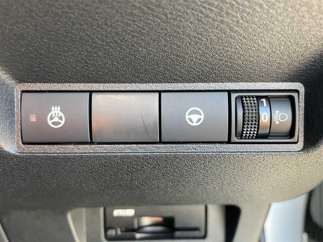 日産 ノート X FOUR 岩手県 2022(令4)年 4.3万km ブリリアントシルバー プロパイロット　日産コネクトナビ　ＡｐｐｌｅＣａｒＰｌａｙ　ＡｎｄｒｏｉｄＡｕｔｏ　フルセグ　ＨＤＭＩ　全周囲カメラ　ビルトインＥＴＣ　シートヒーター　ＢＳＭ　ステアリングヒーター　デジタルミラー