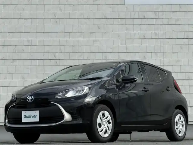 トヨタ アクア G 岩手県 2024(令6)年 2.4万km ブラックマイカ 禁煙車/4WD/AC100V/寒冷地仕様/フロントワイパーデアイサー/ミラーヒーター/純正ディスプレイオーディオ/→Bluetooth/FM/AM/バックカメラ/ステアリングスイッチ/追従型クルーズコントロール/レーンキープアシスト/衝突軽減システム/前後コーナーセンサー/横滑り防止装置/オートハイビーム/オートライト/LEDヘッドライト/〇プッシュスタート/〇電動格納ミラー/〇ウィンカーミラー/〇シガーソケット/〇USBポート/〇スマートキー/〇フロアマット/ミラー型ドライブレコーダー/ETC