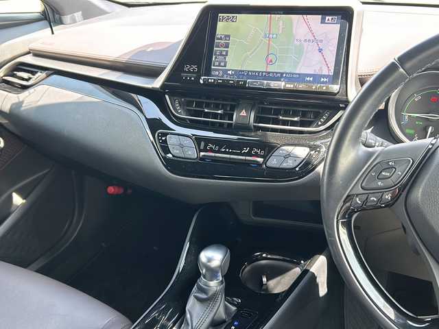 トヨタ Ｃ－ＨＲ ハイブリッド 1．8G 福岡県 2018(平30)年 2.6万km センシュアルレッドマイカ アルパイン製９インチビックXナビ/バックカメラ/ハーフレザーシート/スマートキー/ETC車載機/オートライト/オートハイビーム/サイドエアバック/純正１８インチアルミホイル