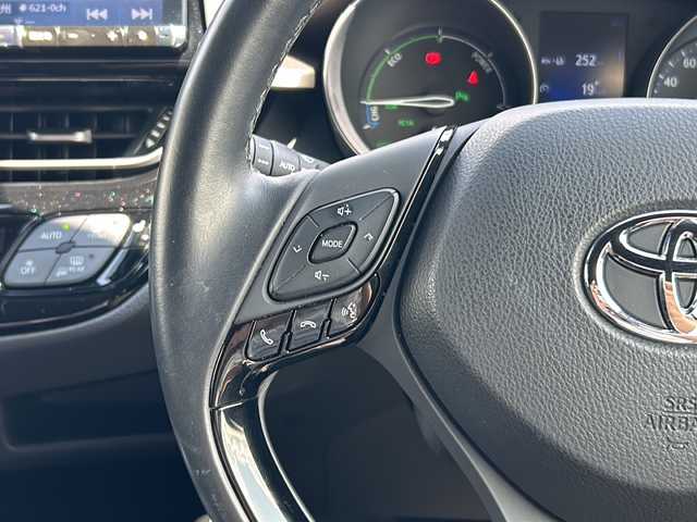 トヨタ Ｃ－ＨＲ ハイブリッド 1．8G 福岡県 2018(平30)年 2.6万km センシュアルレッドマイカ アルパイン製９インチビックXナビ/バックカメラ/ハーフレザーシート/スマートキー/ETC車載機/オートライト/オートハイビーム/サイドエアバック/純正１８インチアルミホイル