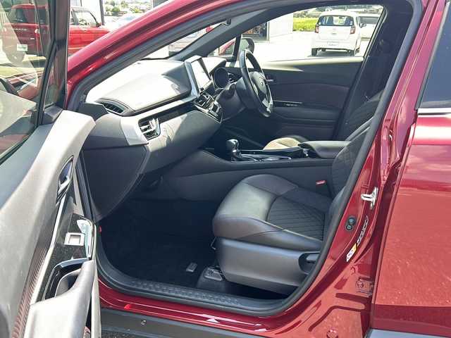トヨタ Ｃ－ＨＲ ハイブリッド 1．8G 福岡県 2018(平30)年 2.6万km センシュアルレッドマイカ アルパイン製９インチビックXナビ/バックカメラ/ハーフレザーシート/スマートキー/ETC車載機/オートライト/オートハイビーム/サイドエアバック/純正１８インチアルミホイル