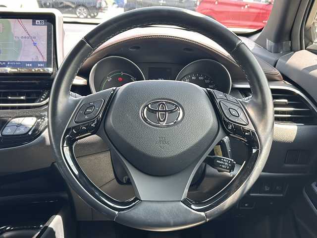 トヨタ Ｃ－ＨＲ ハイブリッド 1．8G 福岡県 2018(平30)年 2.6万km センシュアルレッドマイカ アルパイン製９インチビックXナビ/バックカメラ/ハーフレザーシート/スマートキー/ETC車載機/オートライト/オートハイビーム/サイドエアバック/純正１８インチアルミホイル