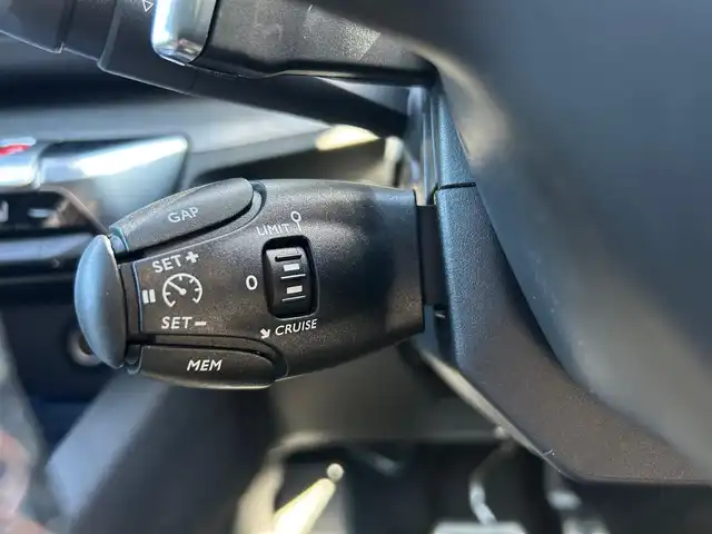 プジョー ３００８ GT ブルー HDi 石川県 2020(令2)年 2.3万km 白 ガラスサンルーフ/純正HDDナビ/衝突軽減装置/横滑り防止装置/アダプティブブラインドスポットモニター/アクティブクルーズコントロール/レーンキープアシスト/コーナーセンサー/ETC/全周囲カメラ/運転席・助手席メモリー付きパワーシート/運転席・助手席シートヒーター/電動リアゲート/パドルシフト/LEDヘッドライト