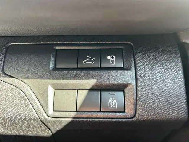 プジョー ３００８ GT ブルー HDi 石川県 2020(令2)年 2.3万km 白 ガラスサンルーフ/純正HDDナビ/衝突軽減装置/横滑り防止装置/アダプティブブラインドスポットモニター/アクティブクルーズコントロール/レーンキープアシスト/コーナーセンサー/ETC/全周囲カメラ/運転席・助手席メモリー付きパワーシート/運転席・助手席シートヒーター/電動リアゲート/パドルシフト/LEDヘッドライト